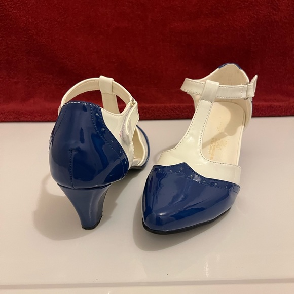 Angel Steps Layla T-Strap, Royal Blue/White Patent shoes; Size 7.5 Medium - Picture 12 of 12